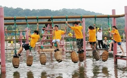 踏笼飞渡